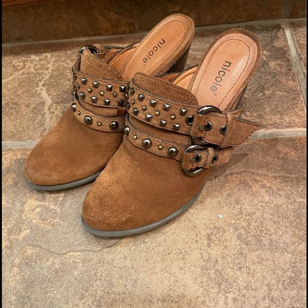 Ladies shoes